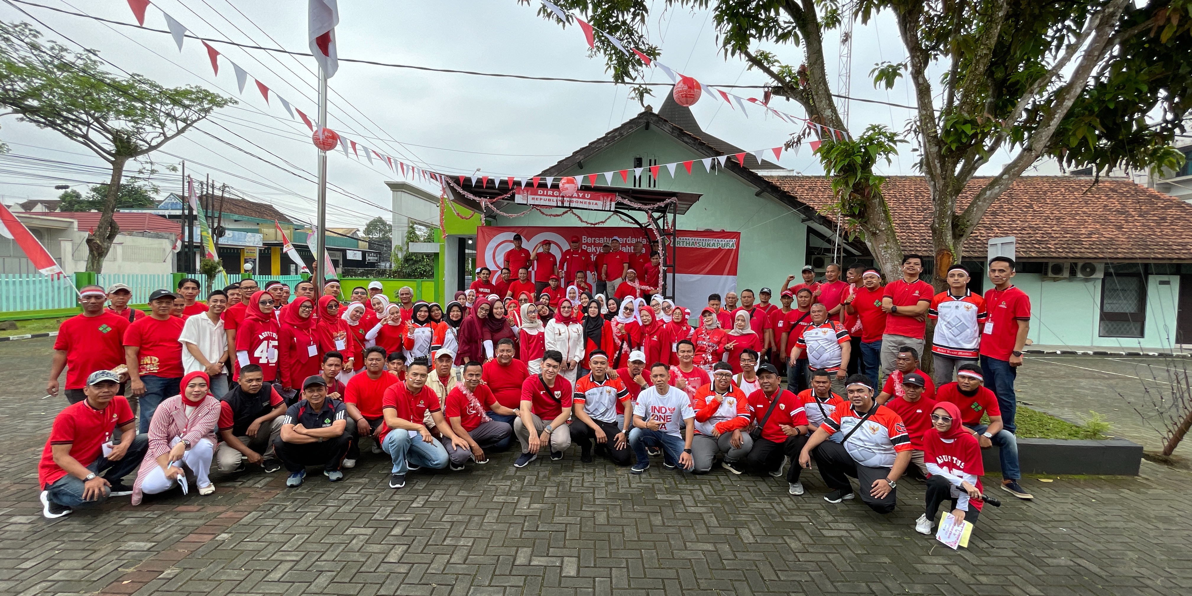 BPR Artha Sukapura Meriahkan HUT ke-80 RI dengan Lomba Agustusan