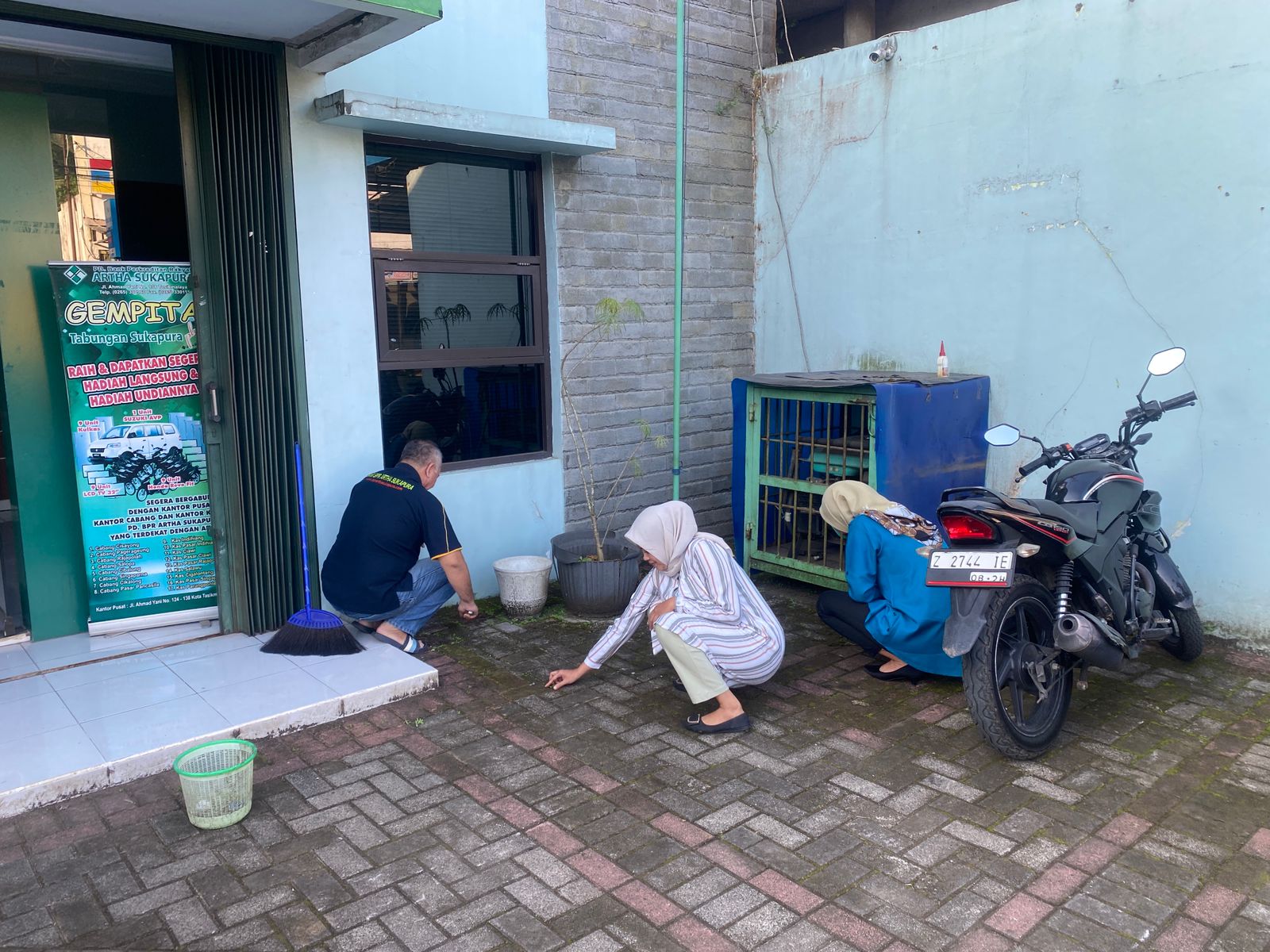 BPR Artha Sukapura Gelar Kegiatan Jumat Bersih, Wujud Nyata Peduli Lingkungan