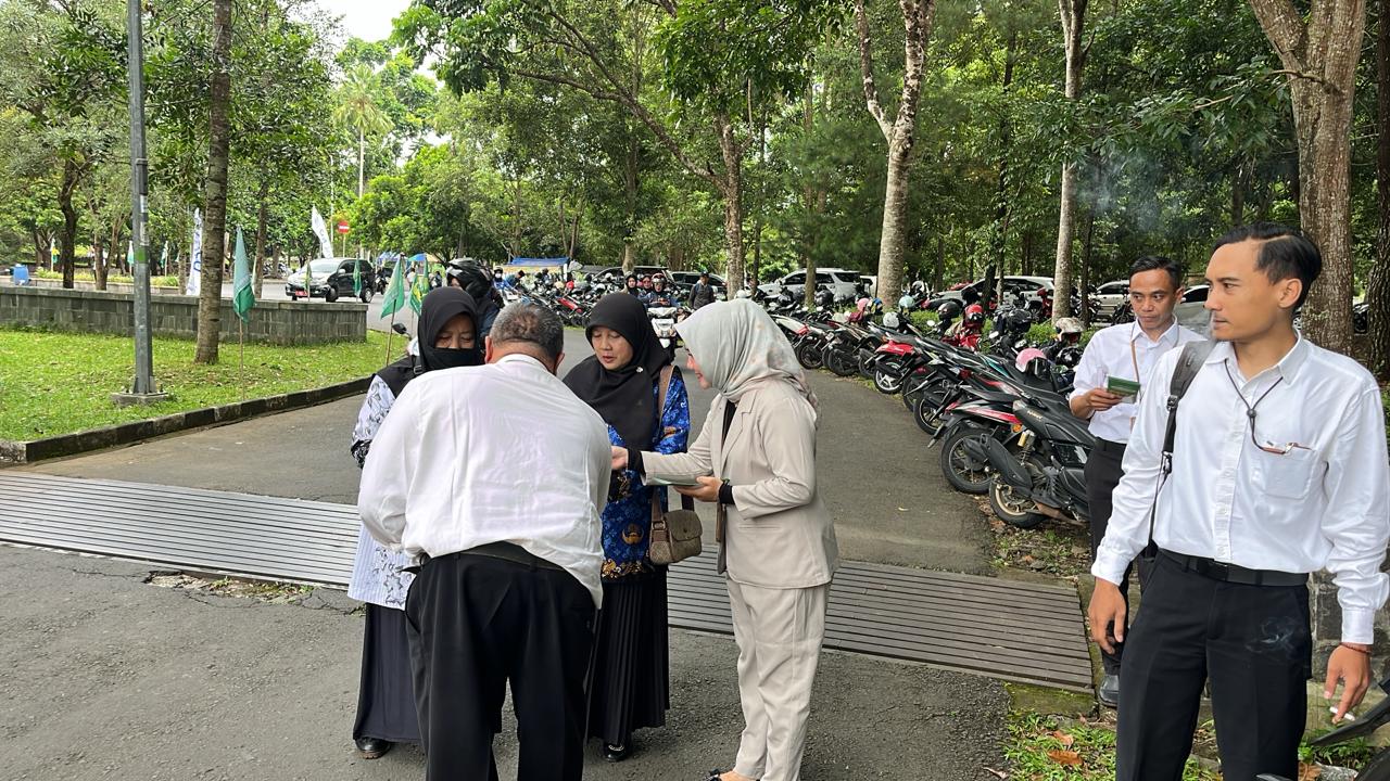 Meriahkan Acara HUT PGRI, BPR ARTHA SUKAPURA datang mempromosikan produk andalannya  